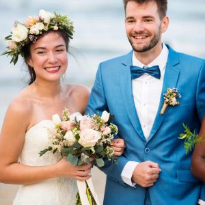 young-couple-in-a-wedding-ceremony-at-the-beach-AB4FXRM-scaled.jpg